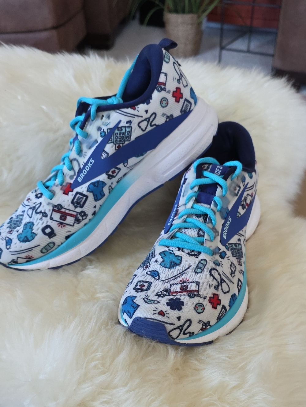 Like New Brooks Trace 3 Hero Nurses Running Sneakers Size 8 1/2 🩺🏃‍♀️💜🏥❤️